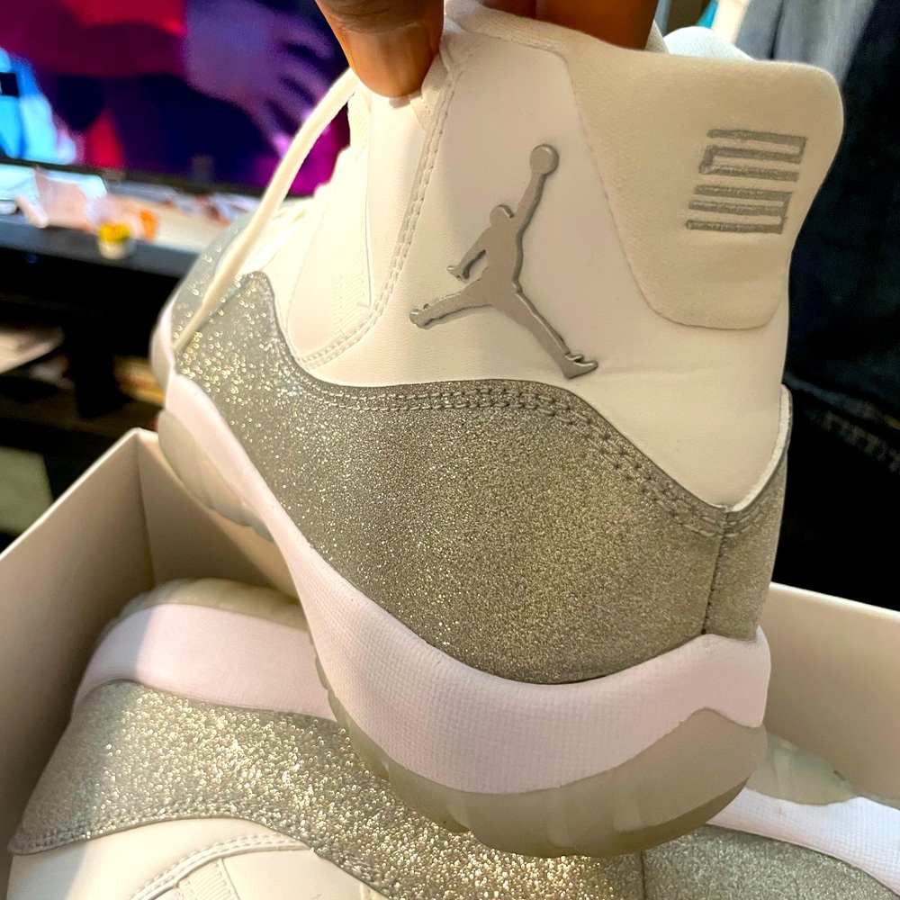 Jordan 11 Retro
White Metallic Silver (Women's)